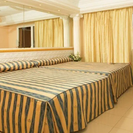Playacapricho Hotel 4*
